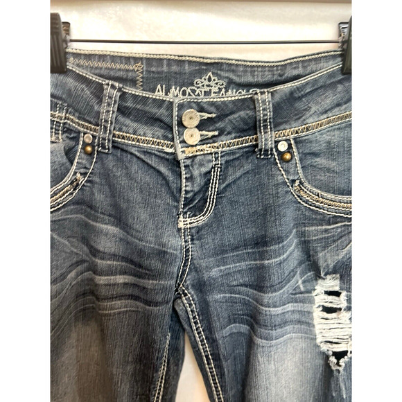 Y2K Almost Famous Womens Low Rise Boot Cut Jeans Size 9 Distressed Whiskered - Picture 7 of 15